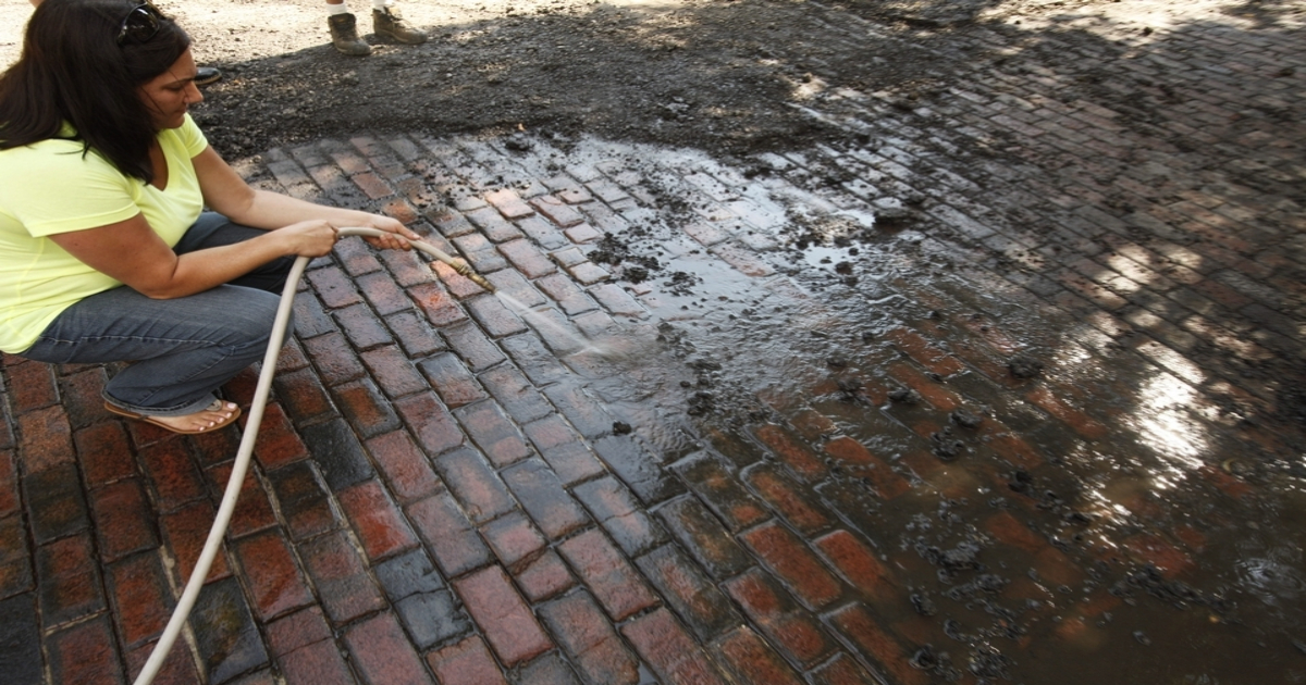 Tips on Cleaning Brick Pavers